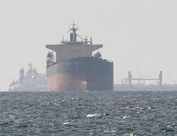 होर्मुज जलडमरूमध्य में बढ़ा तनाव: ईरान ने पाकिस्तानी जहाज को रोका