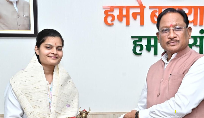 यूपीएससी सिविल सेवा परीक्षा में 35वीं रैंक प्राप्त करने वाली सुश्री वैभवी अग्रवाल को मुख्यमंत्री ने दी बधाई मुख्यमंत्री विष्णु देव साय