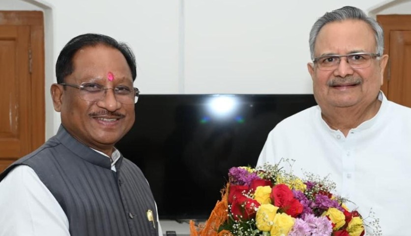 मुख्यमंत्री  विष्णु देव साय ने विधानसभा अध्यक्ष डॉ. रमन सिंह से की सौजन्य मुलाकात