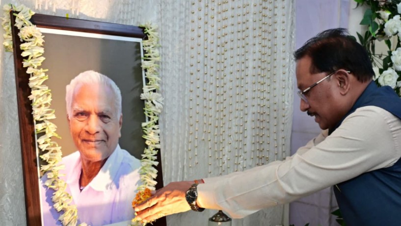 मुख्यमंत्री श्री विष्णुदेव साय ने लोकतंत्र सेनानी स्वर्गीय महावीर प्रसाद जैन को दी श्रद्धांजलिa