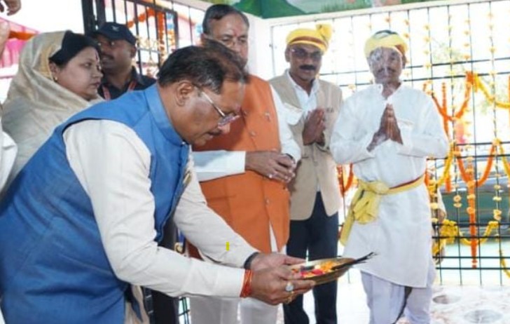 मुख्यमंत्री  विष्णुदेव साय ने बड़ादेव की पूजा कर प्रदेशवासियों की सुख-समृद्धि की कामना की