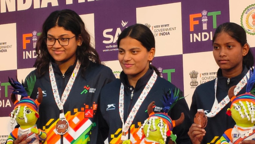 कर्नाटक के तैराक मणिकांता ने स्वर्ण पदकों की हैट्रिक पूरी की, छत्तीसगढ़ की अनुष्का भगत ने जीता दूसरा पदक