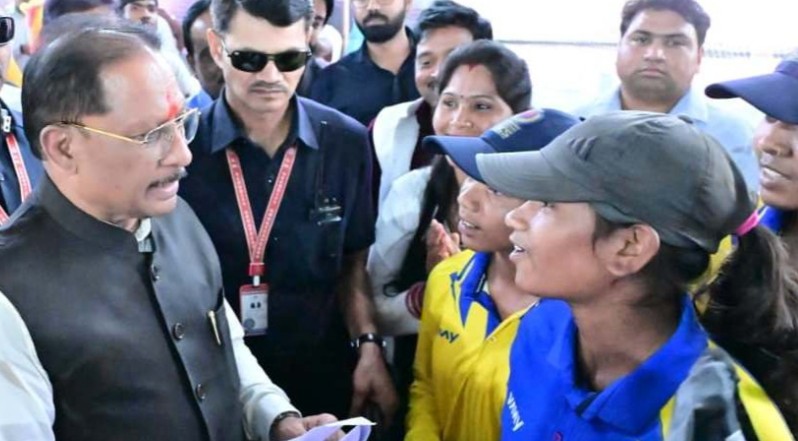 इचकेला की बेटियों ने क्रिकेट में रचा इतिहास