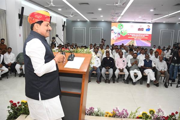 इंदौर-उज्जैन ग्रीनफील्ड परियोजना किसान और सरकार के बीच विश्वास की बनेगी मिसाल : मुख्यमंत्री डॉ. यादव