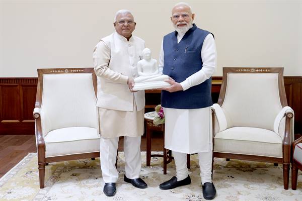 प्रधानमंत्री श्री मोदी से मिले राज्यपाल श्री पटेल