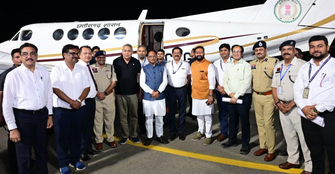 बिलासा देवी केवट एयरपोर्ट से रात्रि उड़ान सेवा का शुभारंभ: मुख्यमंत्री श्री विष्णुदेव साय ने भरी पहली नाइट फ्लाइट