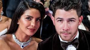 हॉलीवुड के सबसे बड़े मंच पर निक-प्रियंका का स्टाइल बना आकर्षण का केंद्र