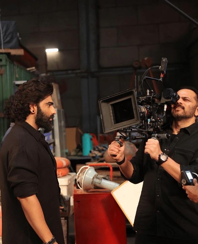 रोहित शेट्टी के पोस्ट ने बढ़ाई हलचल, क्या बदलने वाले हैं फिल्मी रास्ता?