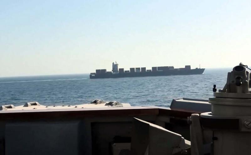 होर्मुज में बढ़ा तनाव, अमेरिका ने ईरानी जहाज कब्जे में लिया, ईरान ने बताया समुद्री डकैती