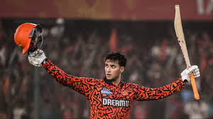 IPL में अभिषेक शर्मा पर बड़ी कार्रवाई, लगा जुर्माना