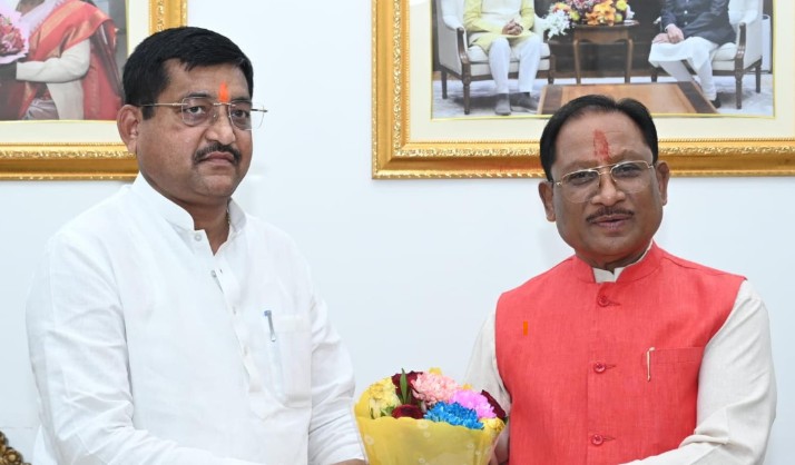 मुख्यमंत्री से उत्तरप्रदेश के राज्यमंत्री श्री रामकेश निषाद ने सौजन्य मुलाकात की