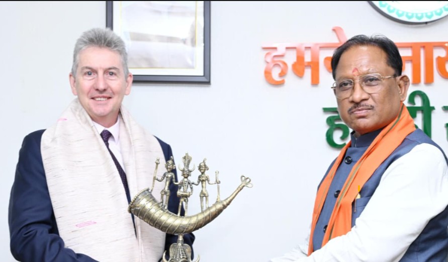 मुख्यमंत्री  विष्णु देव साय से आस्ट्रेलिया के महावाणिज्य दूत बर्नार्ड लिंच ने की सौजन्य मुलाकात