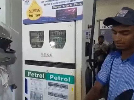 इंटरनेशनल मार्केट में कच्चे तेल की बढ़ती कीमतों के बावजूद रिटेल रेट न बढ़ने से कंपनियों को हर एक लीटर पेट्रोल और डीजल पर घाटा हो रहा