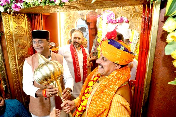 मुख्यमंत्री डॉ. यादव ने छोला क्षेत्र में खेड़ापति हनुमान जन्मोत्सव पर की पूजा-अर्चना