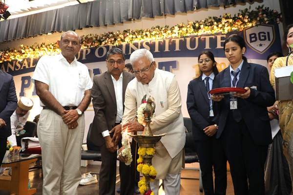 माता-पिता के संस्कार और गुरूओं से प्राप्त ज्ञान के प्रति सदैव रहें कृतज्ञ : राज्यपाल श्री पटेल