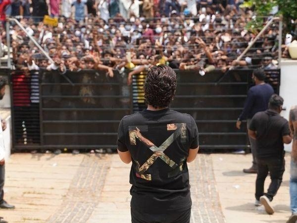 हालात काबू में करने के लिए पुलिस को करना पड़ा लाठीचार्ज