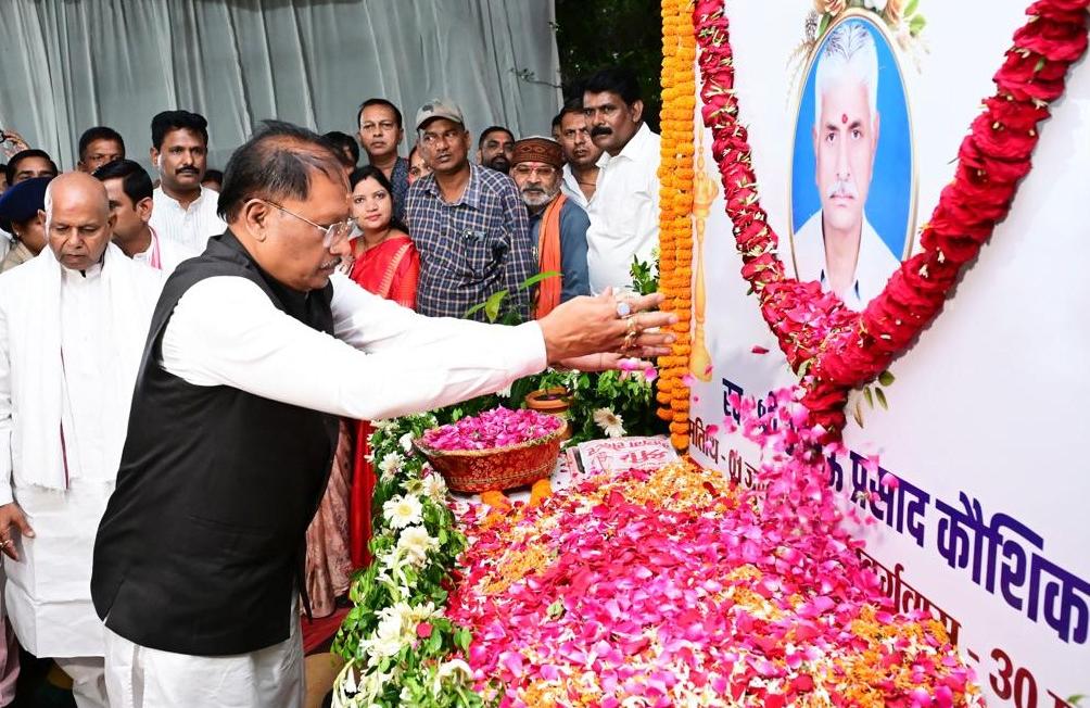 माँ भारती के वीर सपूत चंद्रशेखर आज़ाद को नमन: मुख्यमंत्री श्री विष्णुदेव साय ने अंबिकापुर में प्रतिमा का किया अनावरण