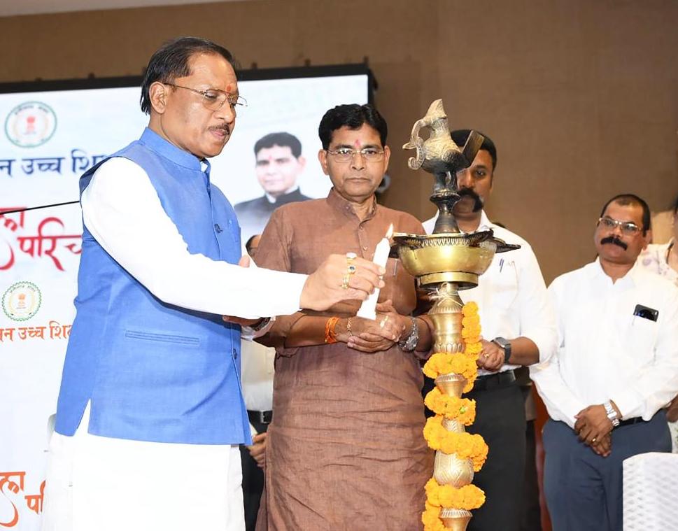 युवाओं के उज्ज्वल भविष्य के लिए सरकार पूर्णतः प्रतिबद्ध : मुख्यमंत्री श्री विष्णु देव साय