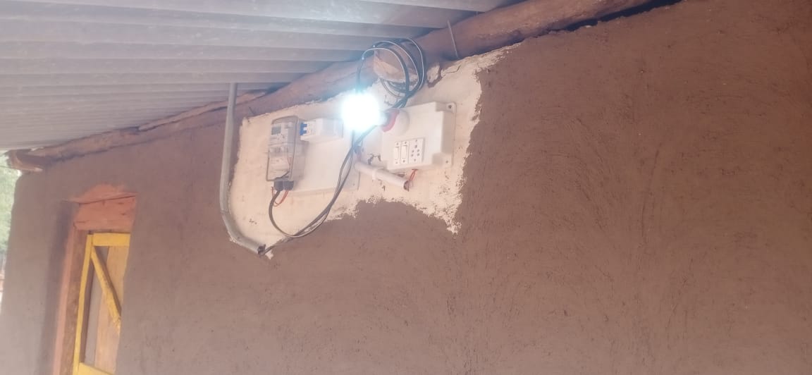 दशकों का अँधेरा टूटा, अबूझमाड़ के ईरपानार गाँव में पहली बार पहुँची बिजली