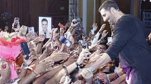 फैन की आंखों में आंसू देख पिघले अक्षय कुमार, बोले- मेरे नाल डांस करोगी?