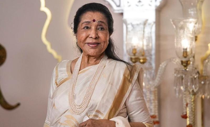 दिग्गज सिंगर आशा भोसले को हार्ट अटैक, मुंबई के ब्रीच कैंडी अस्पताल में भर्ती