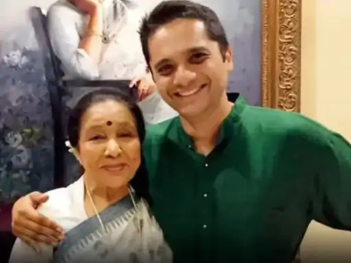 सिंगर आशा भोसले अपने निधन से एक दिन पहले मुंबई में तीन घंटे का मराठी नाटक देखने गई थीं