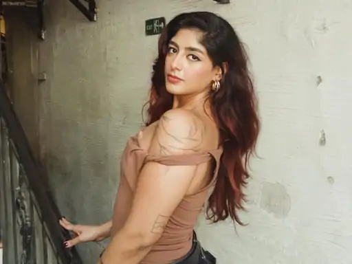 टीवी शो स्प्लिट्सविला में नजर आईं प्रीत सिंह ने दावा किया कि मुंबई के एक क्लब में उनके साथ मारपीट की गई, जिससे उनका दांत टूट गया और आंखों में सूजन आ गई