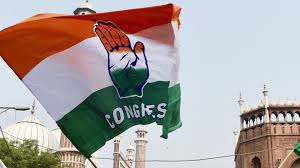 कोलकाता में पार्टी कार्यालय के बाहर कार्यकर्ताओं के बीच झड़प