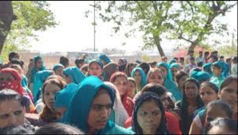 वेतन वृद्धि की मांग को लेकर तीन कंपनियों में काम ठप