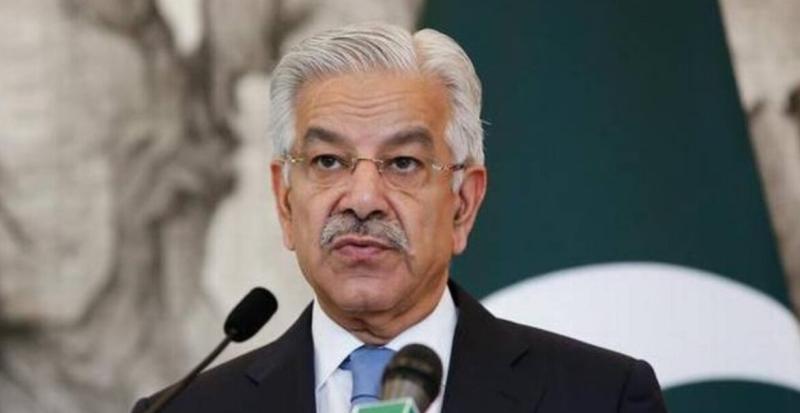 सोशल मीडिया पर घमासान: पाकिस्तान के रक्षा मंत्री ने विवादित पोस्ट हटाई