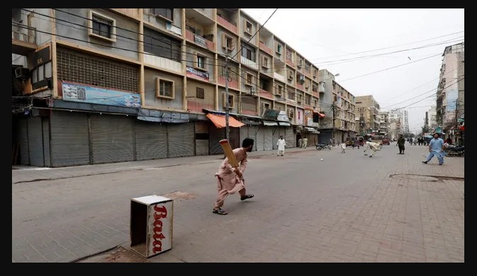 पाकिस्तान पर संकट गहराया! ईरान युद्ध के बीच Shehbaz Sharif का बड़ा फैसला—आज से लॉकडाउन