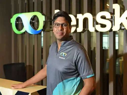 आईवियर रिटेलर कंपनी लेंसकार्ट ने सोशल मीडिया पर भारी विरोध के बाद पब्लिकली माफी मांगी