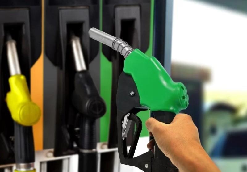 ईंधन महंगा हुआ, जानें अब प्रीमियम पेट्रोल और डीजल कितने में मिलेगा