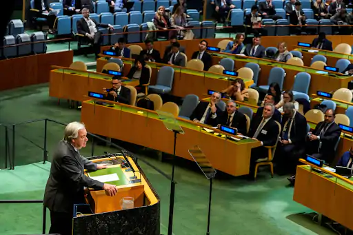 ईरान और अमेरिका के बीच परमाणु कार्यक्रम को लेकर युद्ध जैसी स्थिति बनी हुई