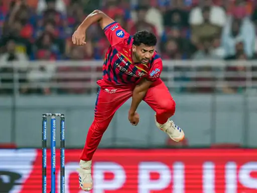 लखनऊ सुपर जायंट्स ने IPL 2026 के 38वें मुकाबले में कोलकाता नाइट राइडर्स के खिलाफ टॉस जीतकर पहले गेंदबाजी करने का फैसला किया