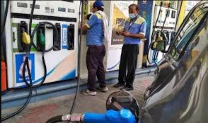 वैश्विक संकट के बीच पड़ोसी देशों में पेट्रोल महंगा, भारत में कंट्रोल