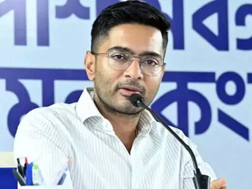 ममता बनर्जी के भतीजे और TMC सांसद अभिषेक बनर्जी के खिलाफ शुक्रवार को FIR दर्ज की गई