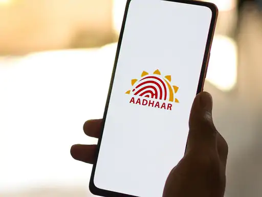 आधार कार्ड अब हर काम का जरूरी दस्तावेज बन चुका है, लेकिन अगर आप 12 अंकों का नंबर भूल गए हैं या आपका कार्ड कहीं खो गया है तो घबराने की कोई जरूरत नहीं
