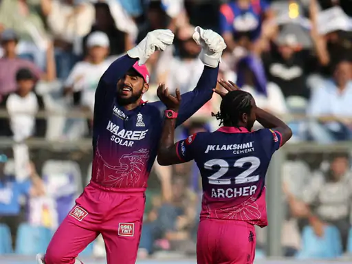 IPL में खेले गए पहले मुकाबले में राजस्थान रॉयल्स ने मुंबई इंडियंस को 30 रन से हराकर प्लेऑफ में जगह पक्की कर ली