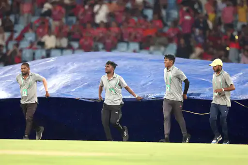 स्टेडियम में मिचेल मार्श ने लखनऊ के लिए सबसे तेज शतक जड़ा