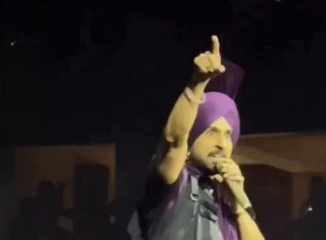 पंजाबी और बॉलीवुड सिंगर दिलजीत दोसांझ ऑरा वर्ल्ड टूर के दौरान अमेरिका के कैलगरी में शो में खालिस्तानियों पर भड़क गए
