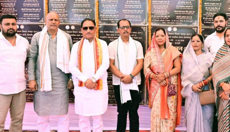 मुख्यमंत्री श्री विष्णुदेव साय ने कुनकुरी क्षेत्र को दी विकास कार्यों की बड़ी सौगात: 16 करोड़ रुपए से अधिक के 12 विकास कार्यों का भूमिपूजन एवं लोकार्पण