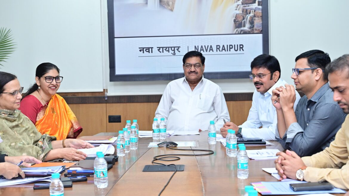 धान उठाव, कस्टम मिलिंग और पीडीएस व्यवस्था की खाद्य मंत्री दयालदास बघेल ने की विस्तृत समीक्षा