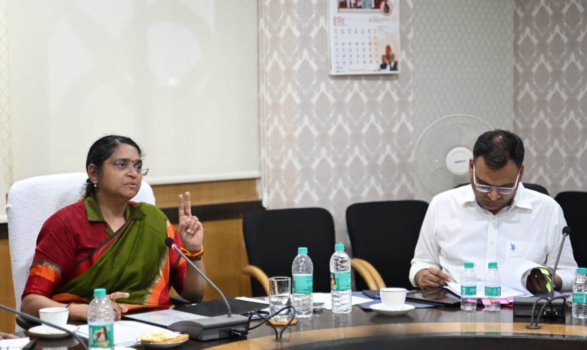 निकायों में सुशासन, जवाबदेही और जन सेवा को दें सर्वोच्च प्राथमिकता, नगरीय प्रशासन विभाग की सचिव श्रीमती शंगीता आर. ने वीडियो कॉन्फ्रेसिंग से ली सभी 194 निकायों की बैठक