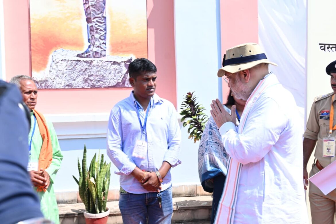 Union Home Minister pays homage to jawans who laid down their lives for peace and security in Bastar