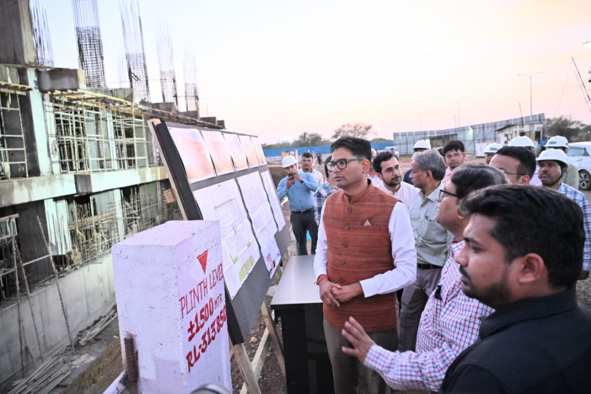 वित्त मंत्री श्री ओपी चौधरी ने नवा रायपुर में विकास कार्यों का किया निरीक्षण