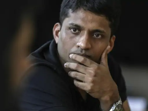 देश की पहली बड़ी एजुकेशन टेक कंपनी ‘बायजूस’ के मालिक बायजू रविंद्रन को सिंगापुर की एक अदालत ने 6 महीने की जेल की सजा सुनाई