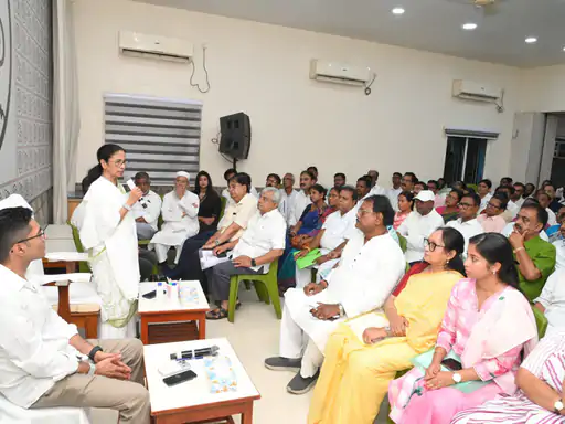 पश्चिम बंगाल की पूर्व मुख्यमंत्री ममता बनर्जी के खिलाफ सिलीगुड़ी साइबर थाने में FIR दर्ज की गई