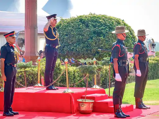 देश के नए चीफ ऑफ डिफेंस स्टाफ (CDS) जनरल एनएस राजा सुब्रमणि ने रविवार को पदभार संभाल लिया