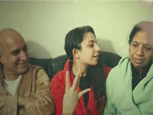 धुरंधर’ से बड़ी पहचान बनाने वाली सिंगर जैस्मीन सैंडलस की जिंदगी सफलता के साथ संघर्ष और दर्द से भरी रही